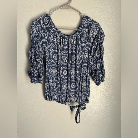 CeCe Blue and White Top Size Small - Picture 2 of 8